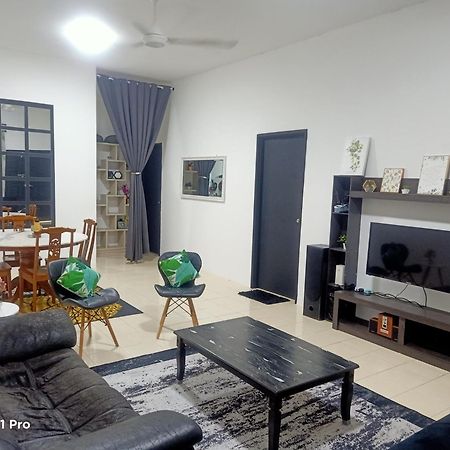 Homestay Izzauni Kuantan Kültér fotó