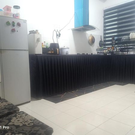 Homestay Izzauni Kuantan Kültér fotó