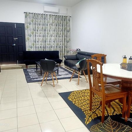 Homestay Izzauni Kuantan Kültér fotó